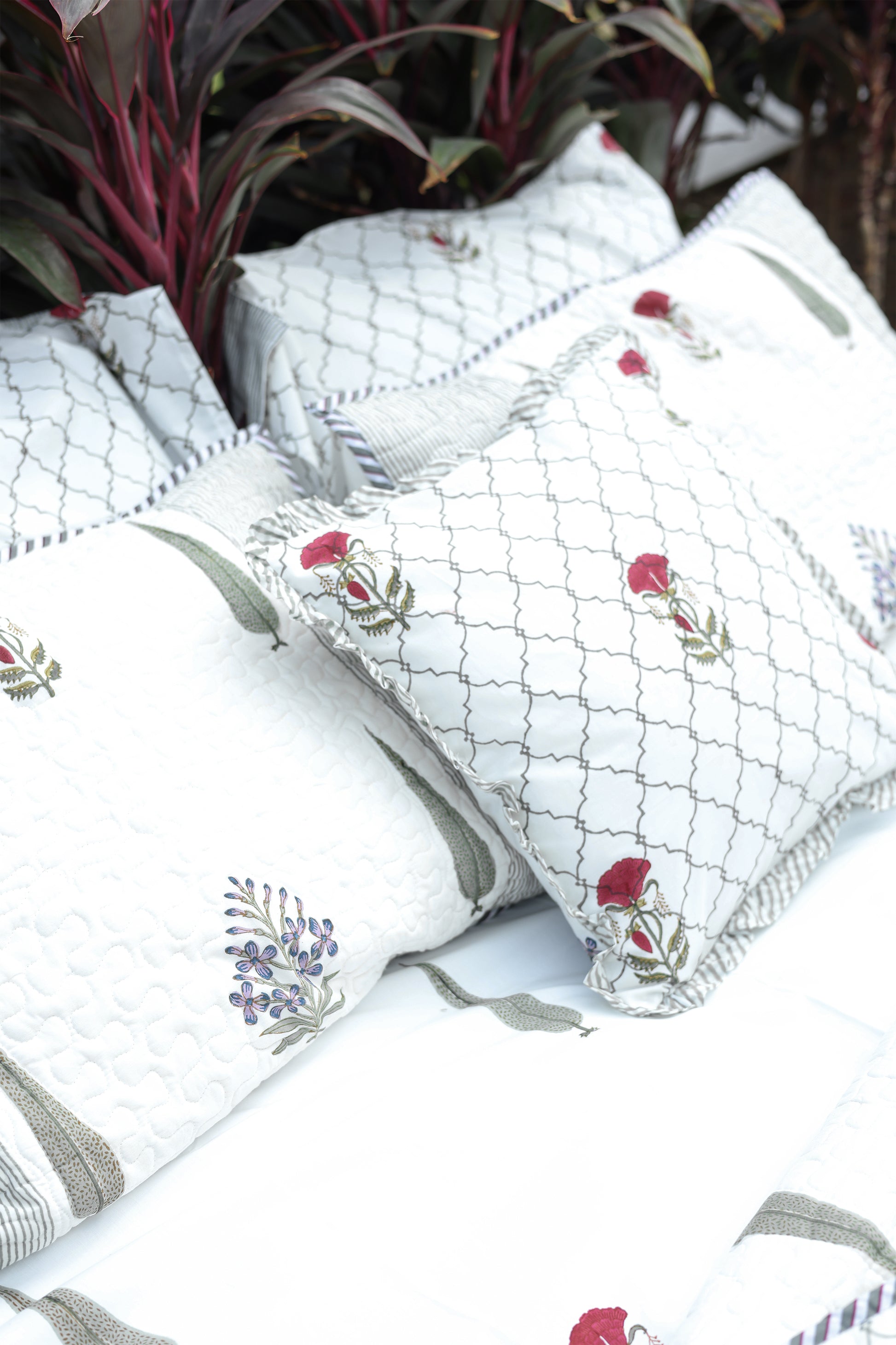 Pure cotton double bed bedsheet in 300tc pure cotton with floral and geometric block print.