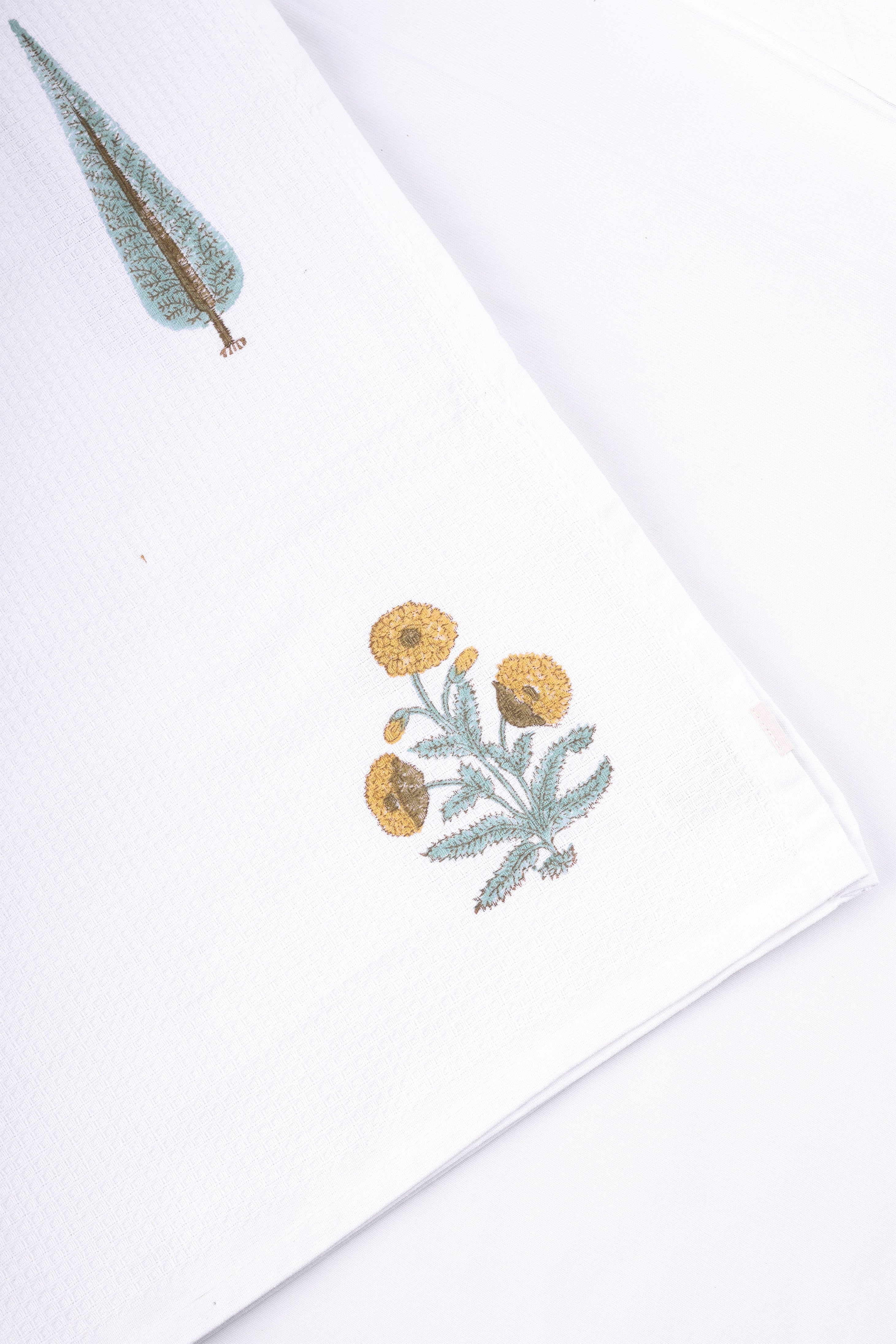 full size bath towel ideal for ladies. buy trident towel.