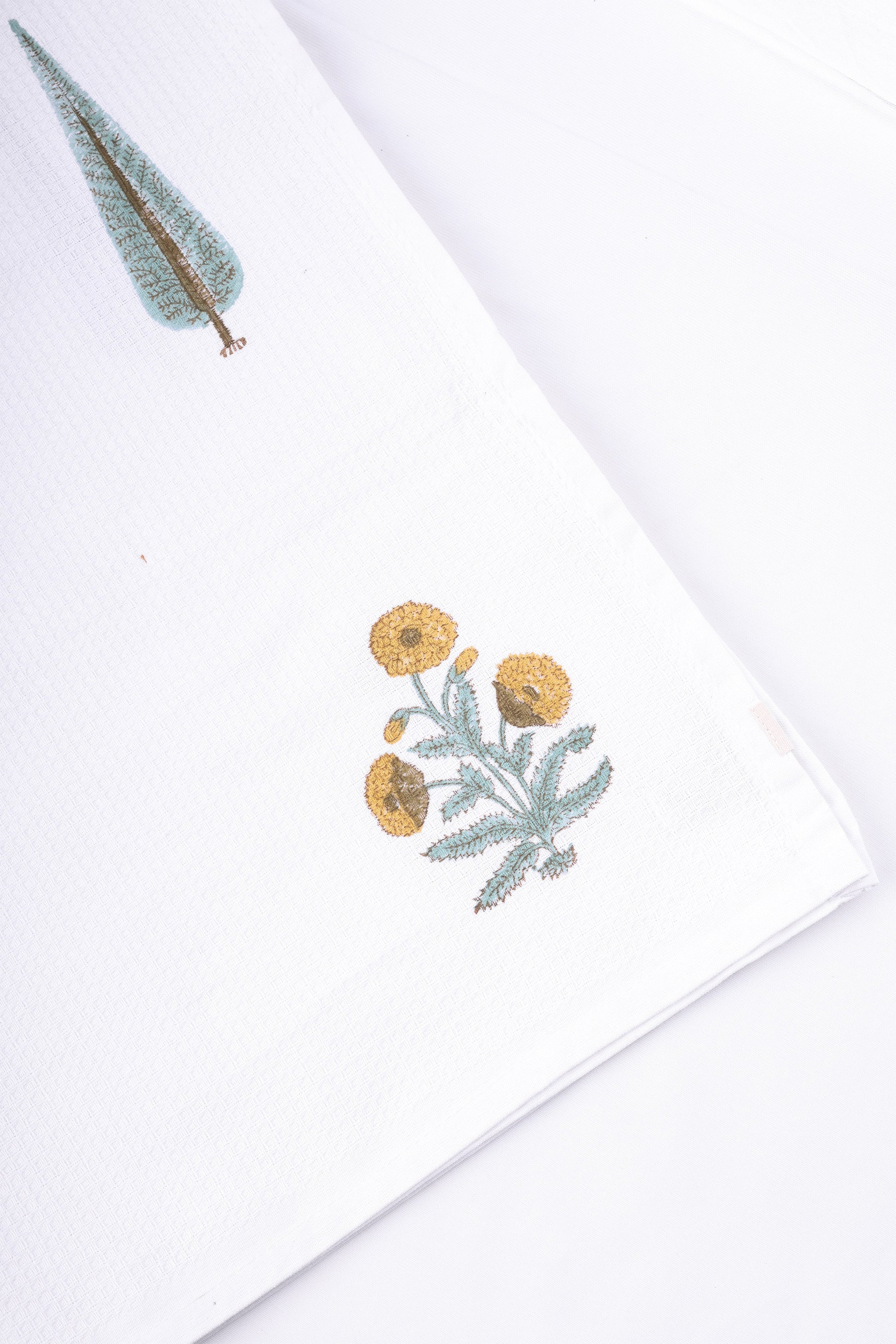 full size bath towel ideal for ladies. buy trident towel.