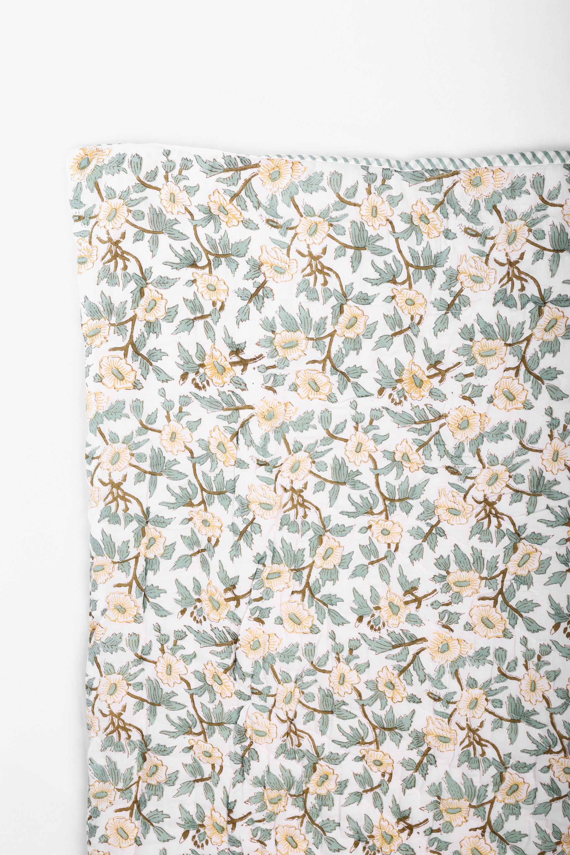 Floral print jaipuri quilt with small yellow flowers and green leaves. Buy quilts and comforter online.