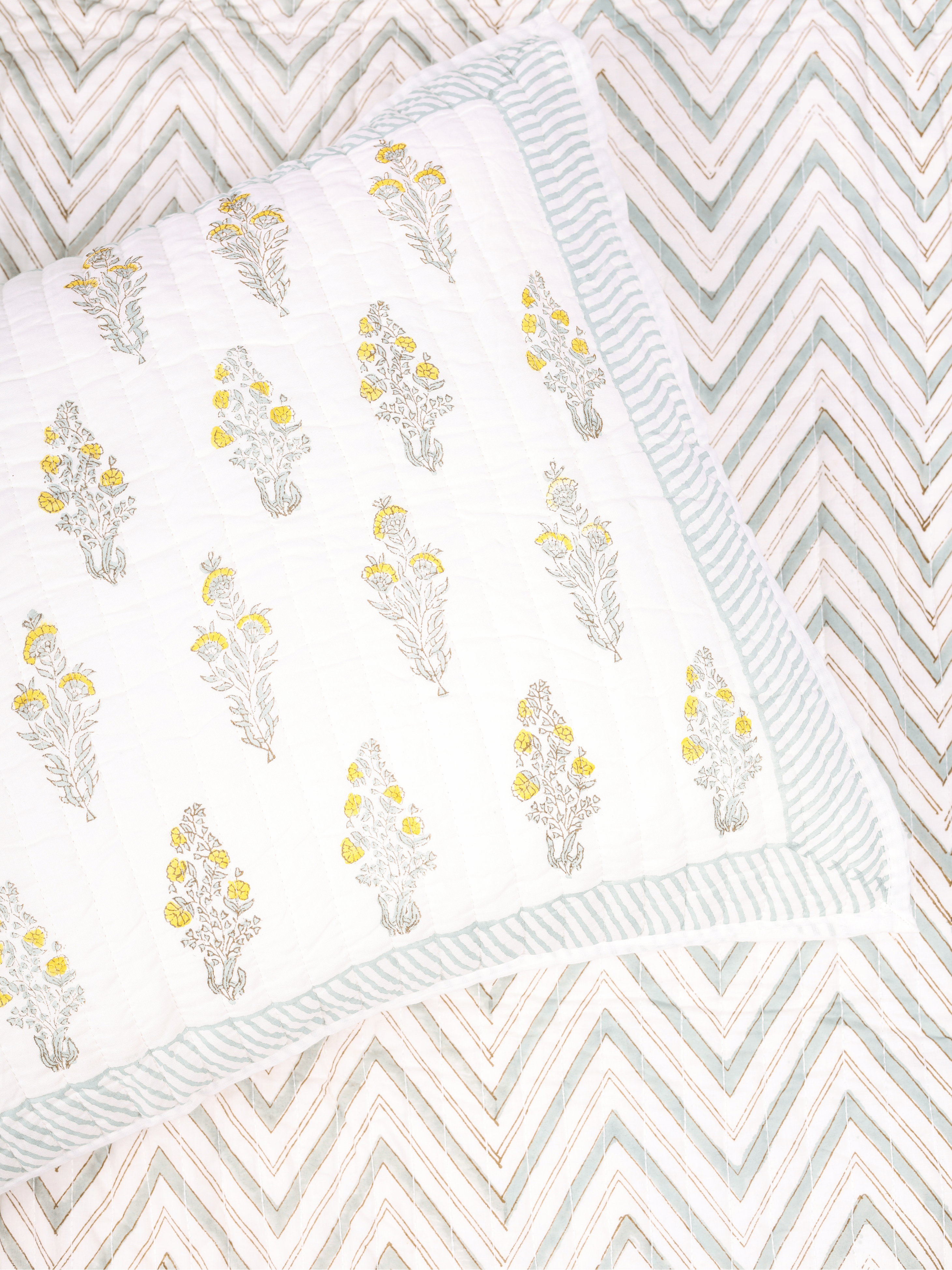 Cotton double bed cover with natural cotton filling