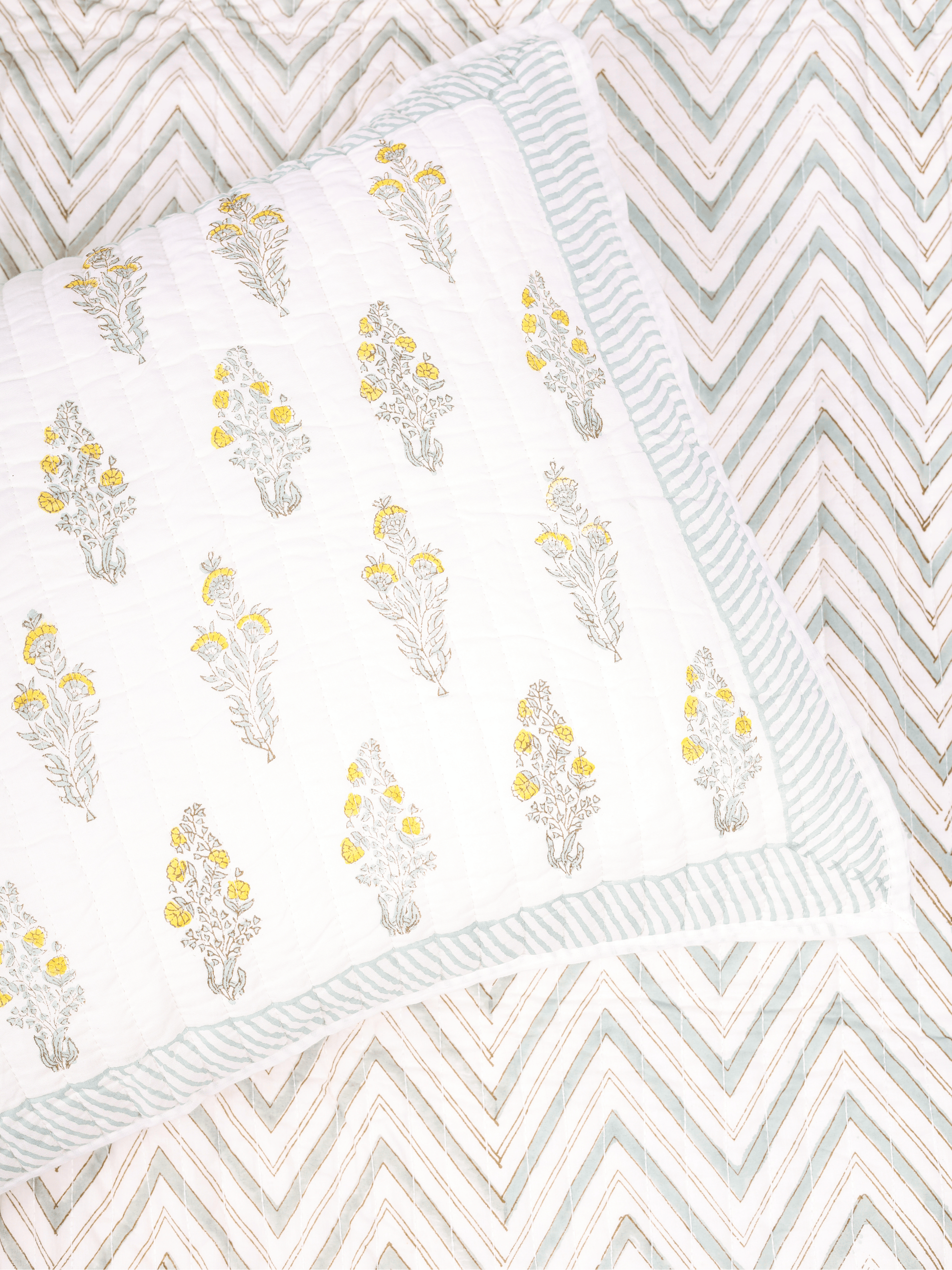 Cotton double bed cover with natural cotton filling