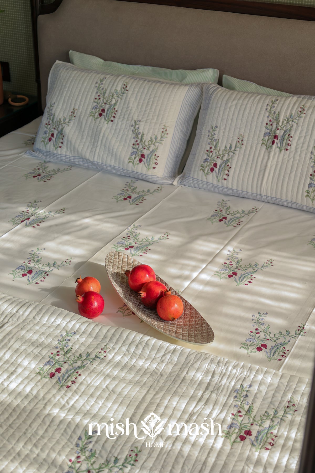 Quilted cotton double bed cover with reversible Anar-Kali design