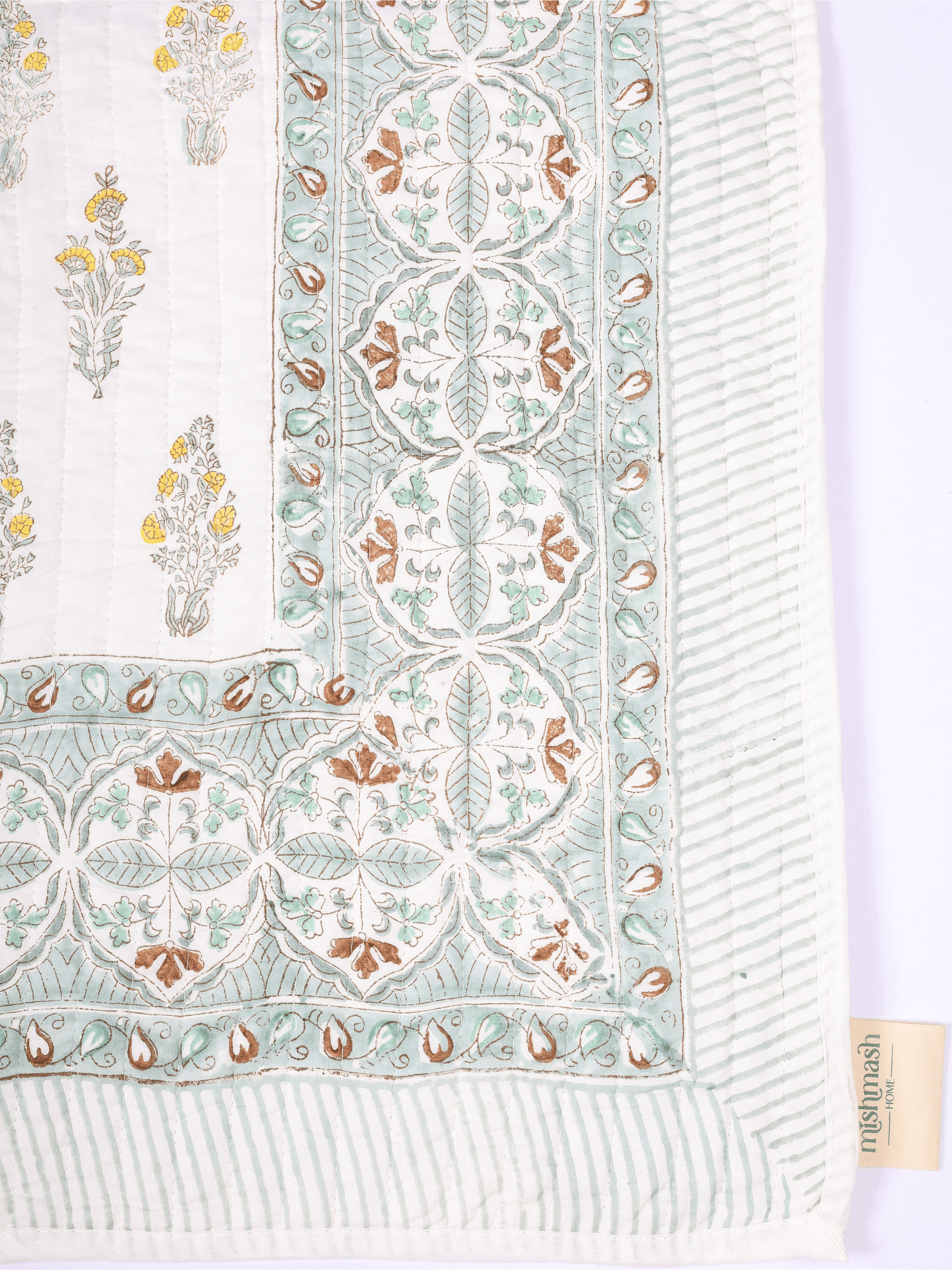 Whisper & Weaves Reversible Quilted Bed Cover