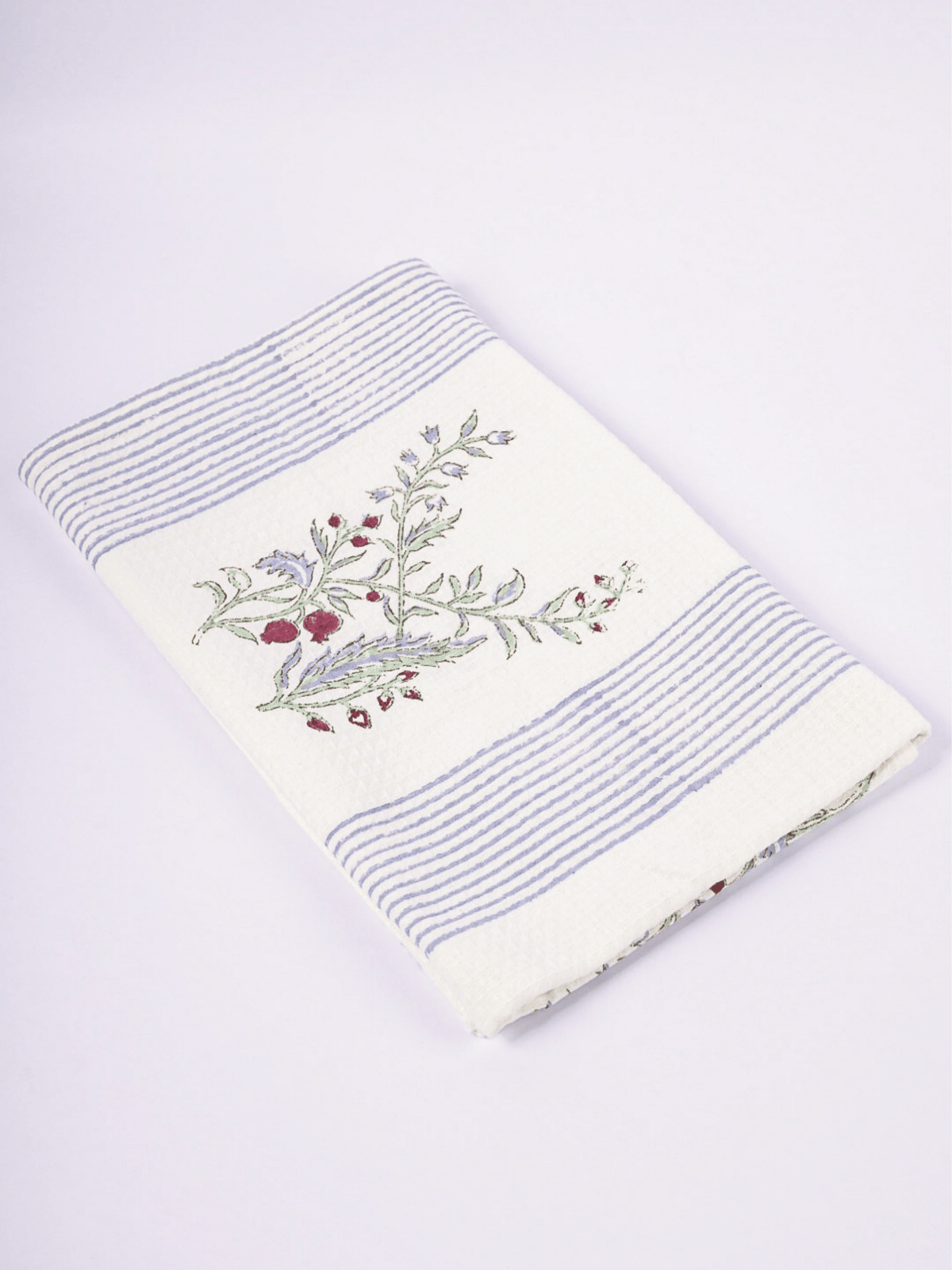 Absorbent waffle cotton bath towel with pomegranate motifs