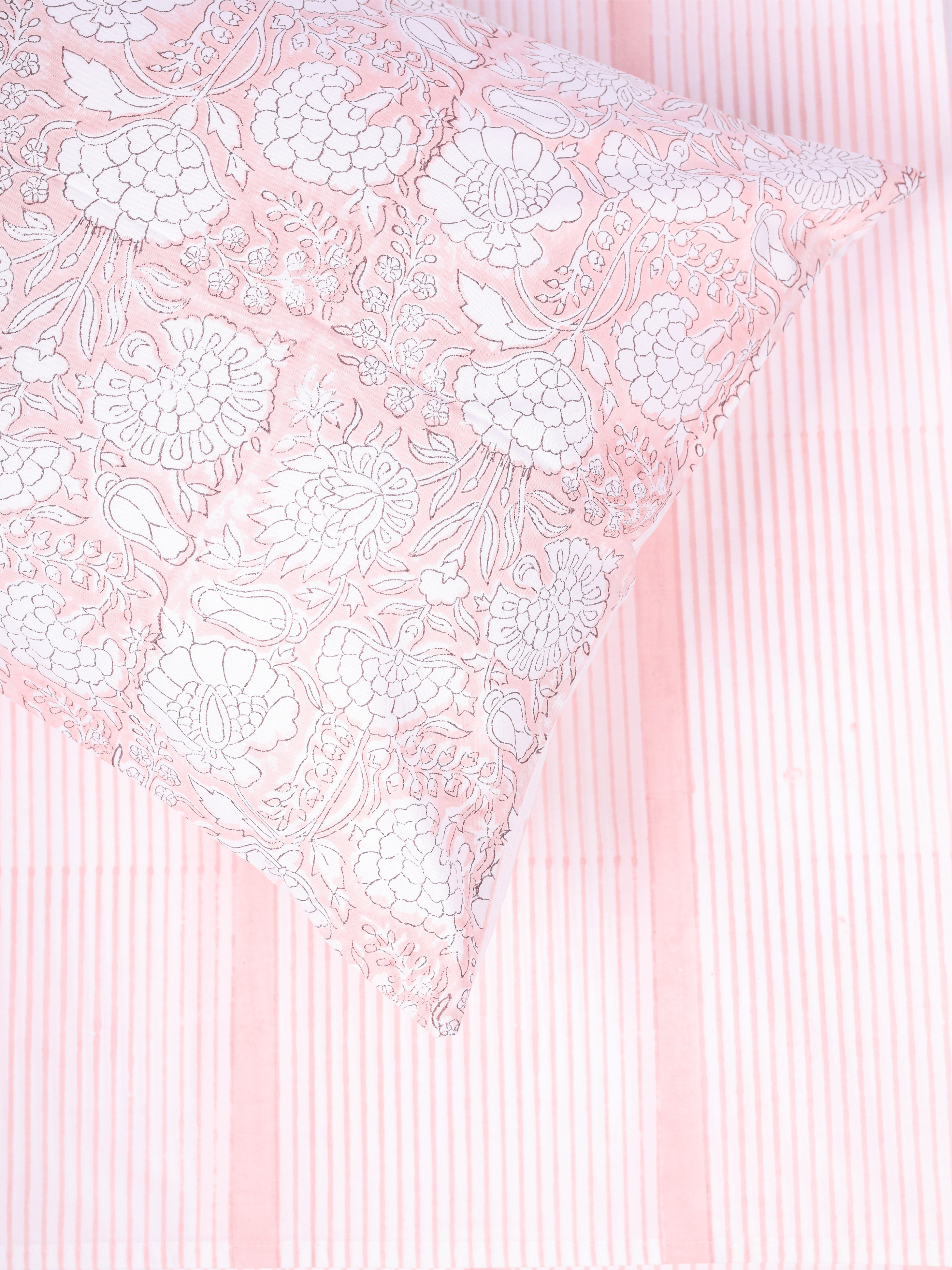 Peach Striped double bedsheet with two reversible pillow covers