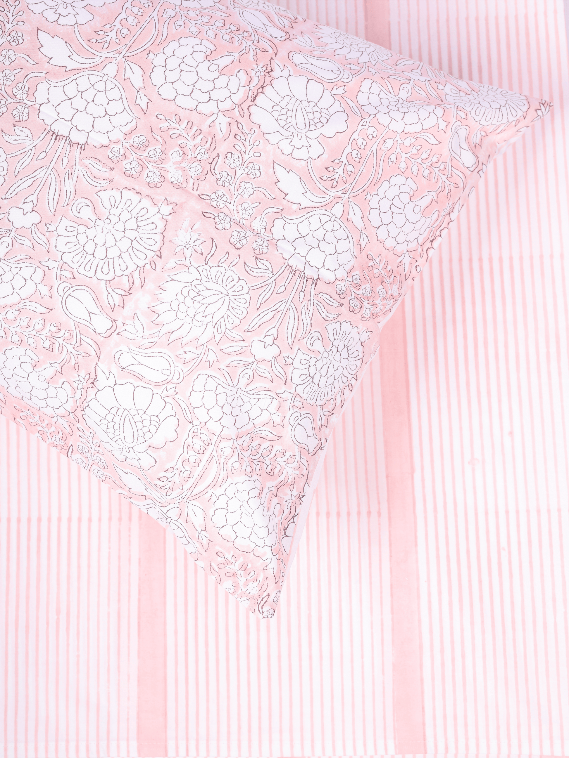 Peach Striped double bedsheet with two reversible pillow covers